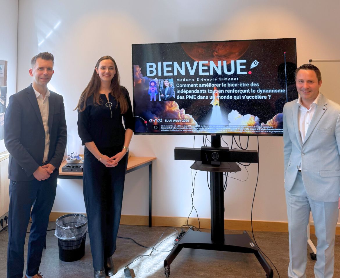 Photo avec Eléonore Simonet, Ministre fédérale des Classes moyennes, des Indépendants et des PME aux côtés de Nicolas Pourbaix, CEO e-net. group, et Sacha Peiffer, CEO e-net.